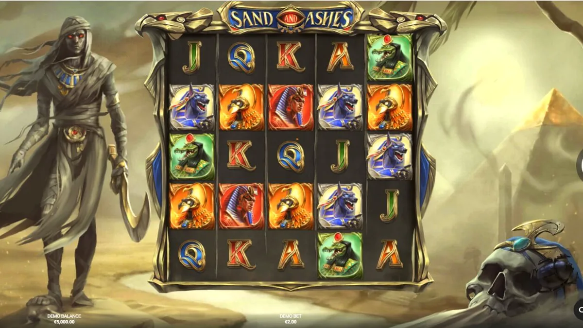 Tampilan layar permainan slot Sand and Ashes dengan latar belakang gurun dan simbol dewa Mesir